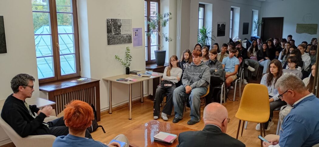Atelier de traducere de poezie cu elevii, la Centrul Cultural Școala Pittner din Reșița